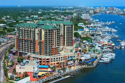 Image de 🌊New! Overlooking Pool and Gulf View 3br Emerald Grande E604