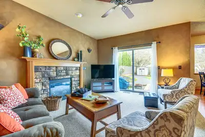 Image de Lovely Dundee Home w/ Private Yard & Fire Pit!