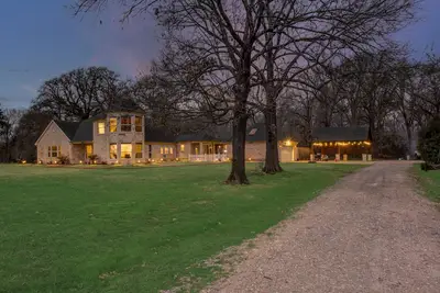 Image de Chick & Modern Getaway Ranch - Lake Livingston View!