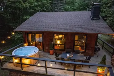 Image de Destino Catskills Chalet - Hot Tub and Fire Place