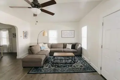 Image de Beautiful Cape Cod House in Central Location