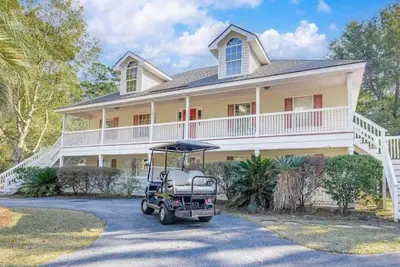 Image de 3bdrm Near Old Town; Golf Cart Access, Porch with Grill, Firepit