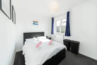 Image de Pass the Keys | Heart of Emmer Green with Stylish Interiors