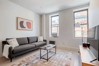 Image de Terrific Chelsea 2br w/ Elev & W/D, nr 8th Ave & Pier 60, by Blueground