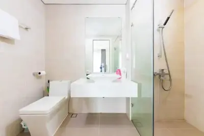 Image de Millennium Apartment- 5 minutes to Central Park. \n