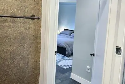 Image de Luxury Country Escape: Suite by the City: a serene oasis in the heart of nature.