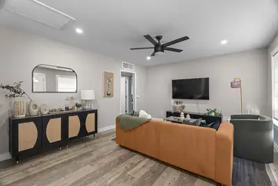 Image de 10% Off Weekly - Modern Chic Retreat