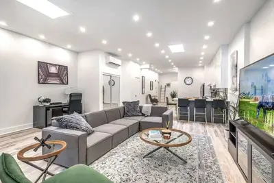 Image de Centre-ville| Spacieux 5 Ch  |5 min Centre Bell