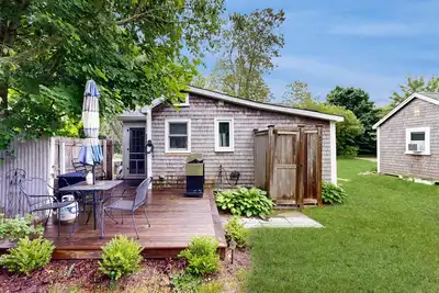 Image de Cottage near Cape Cod National Seashore with firepit, grill, kitchenette, & Ac
