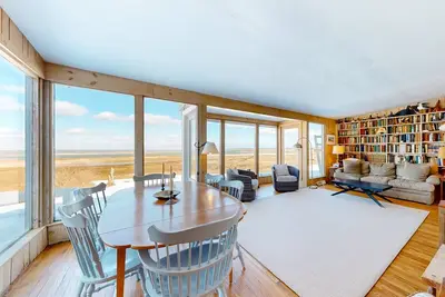 Image de Ocean-view home with private beach, streaming, grill, outdoor shower, deck, & Ac