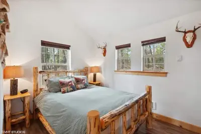 Image de Whispering Pines, Flathead Lake Rental Cabins