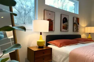 Image de Art-House on Groshorn Creek -New Hotub