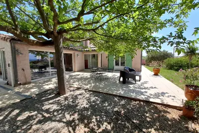 Image de Grande villa dans les garrigues méditerranéennes