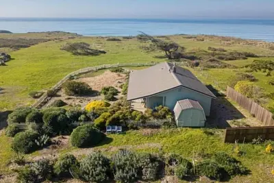 Private retreat on Mendocino oceanfront property near Point Arena and Elk.