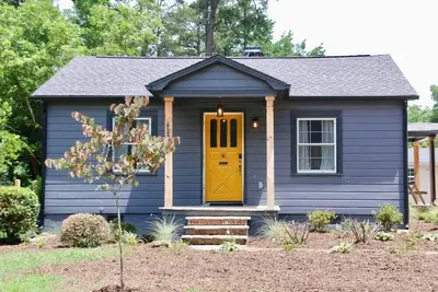 Image de Cozy Cottage on Food Forest in the Heart of Charlotte!