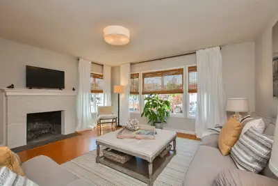 Image de 3 blocks from the beach! A cozy 2-bedroom house in Alameda with backyard