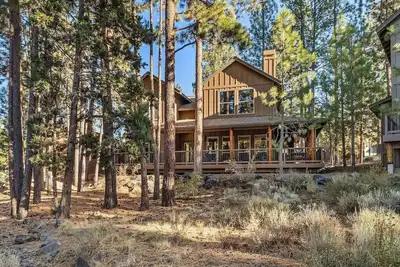 Image de Serenity Retreat: Near Mt. Bachelor with Pool, Spa, River & Outdoor Trails