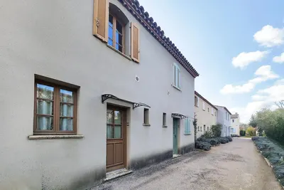 Image de Belle maison Ă St. Laurent-de-la-Cabr.