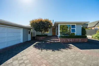 Image de Sunshine Cottage with Wi-Fi, wood burner to keep cosy on these cooler days, outdoor dining and private garden.