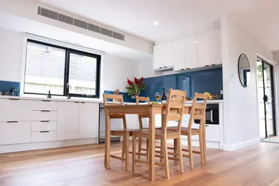 Image de Moon Pot at Waters Edge