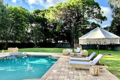 Image de Boho House with Heated Pool and Spa. Pet Friendly!