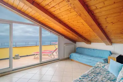 Image de Studio 'Marinella, Borgo Dei Pescatori' avec vue sur mer et terrasse privée