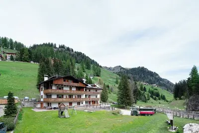 Image de Appartement 'Cesa Portados Stefano 2' avec vue sur les montagnes, jardin partagé et Wi-Fi