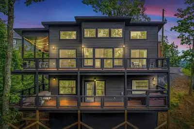 Image de Chic Modern Cabin! 2 King Beds! Close to Dollywood! Family Friendly!