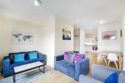 Image de 360 Mh Victoria Hse 05 - Luxury 2 Bedroom Apt. 05 with Parking