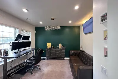 Image de Beautiful Livingston Cozy 3-bedroom condo with WiFi, Ac