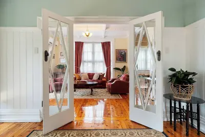 Image de Elegant Goldfields Retreat | Spa Bath & Privacy