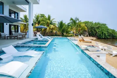 Image de Spacious 4-Bed Villa in Placencia Village w/ Pool!