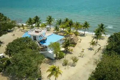 Private Oceanfront 4-Bed Villa w/Pool on Huge Lot
