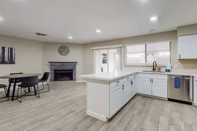 Image de Remodeled home near downtown Chandler with big backyard, patio, streaming