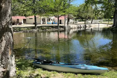 Image de 3/2 home on 3 acres w/ Private Guadalupe River frontage in CenterPoint Tx