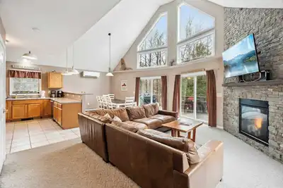 Image de Near Downtown | Fireplace | Game Room | Hiking