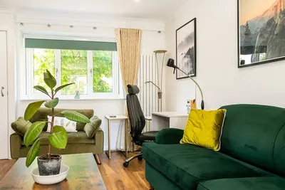 Image de Cherry Tree Cottage | Bicester Holiday Let | 2 Beds & Sleeps 4