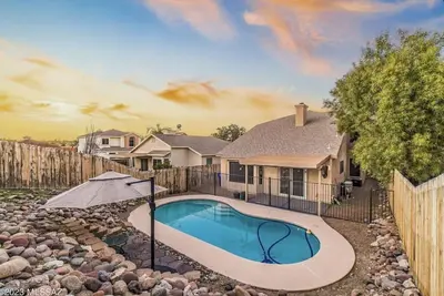 Image de Charming 4-bedroom house with a private pool and centrally located.