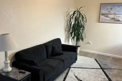 Image de Quiet and Cozy 1 Bedroom Apartment close to the beach!