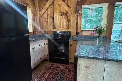 Image de Charming barn studio apt, in lovely Peterborough Nh overlooking the downtown.