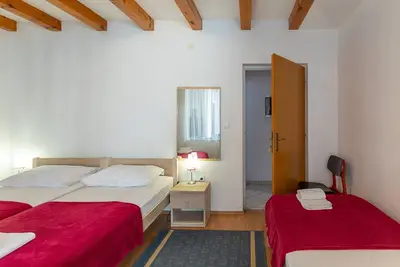 Tinka, Apartment No 5 Apartment with terrace, parking and - Tinka, Apartment