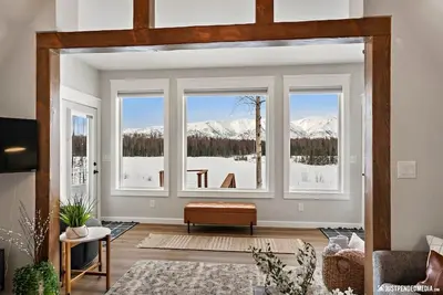 Image de Hatcher Pass Lakeside Hideaway with Hot Tub!