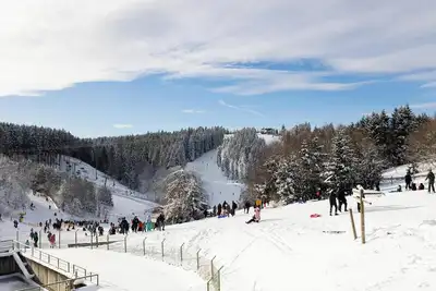 Image de Modern, Gerenoveerd, Splitlevel Vakantiehuis Vlakbij Hennesee