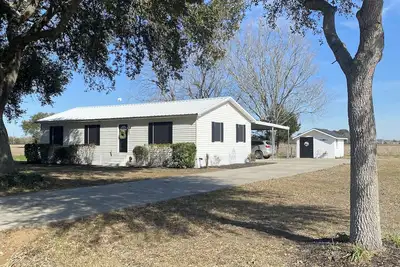 Image de Charming 3-bedroom house in Scott with fitness area, central air, newly renovated