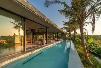 Image de Luxe Bridge villas : Modern Meets Tropical w/ Chef