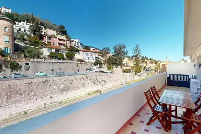 Image de Spacieux 2p climatisé centre-ville Menton avec grande terrasse, proche plages et commerces