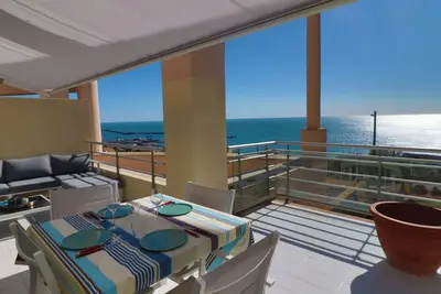 Image de Superbe T2 cabine rénové avec double terrasse, vue mer, parking, clim, Wifi