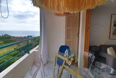 Image de Studio cabine rénové avec clim et cuisine équipée à Sète