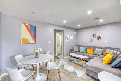Image de Cozy home minutes from Dtw Airport