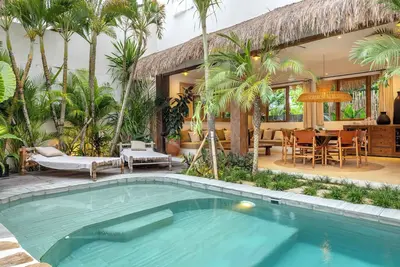 Image de Peaceful 3br \\ Pvt. Pool + Floaties \\ 10min Beach